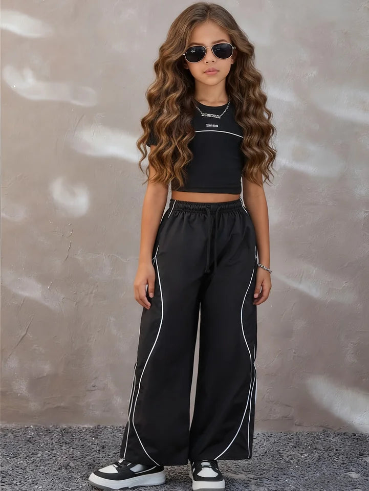 Summer Street Style Casual Outfit for Teenage Girls: Black T-Shirt + Color-Blocked Wide-Leg Pants Two-Piece Set, Stylish and Fashionable, Suitable for Children Aged 5-13, Versatile for Home, Leisure, and Outings