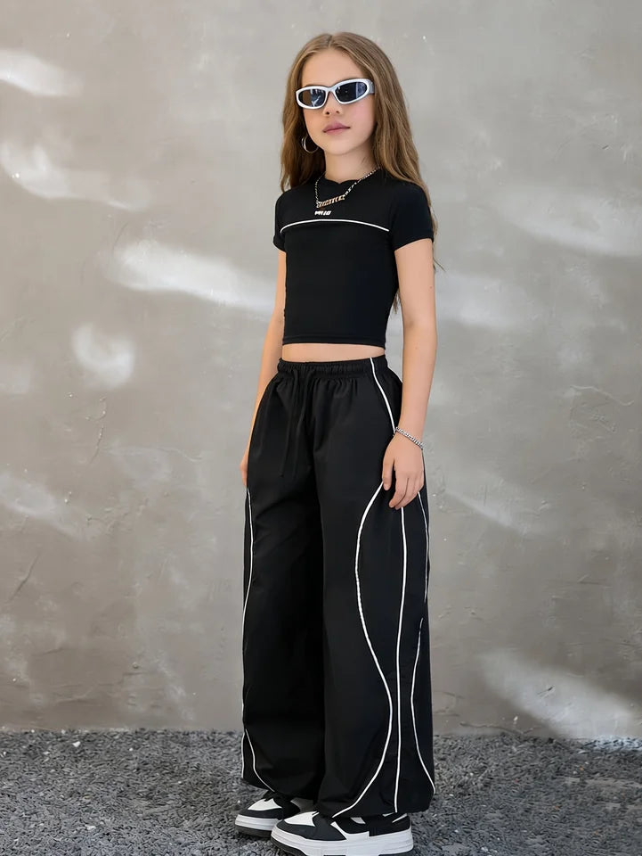 Summer Street Style Casual Outfit for Teenage Girls: Black T-Shirt + Color-Blocked Wide-Leg Pants Two-Piece Set, Stylish and Fashionable, Suitable for Children Aged 5-13, Versatile for Home, Leisure, and Outings