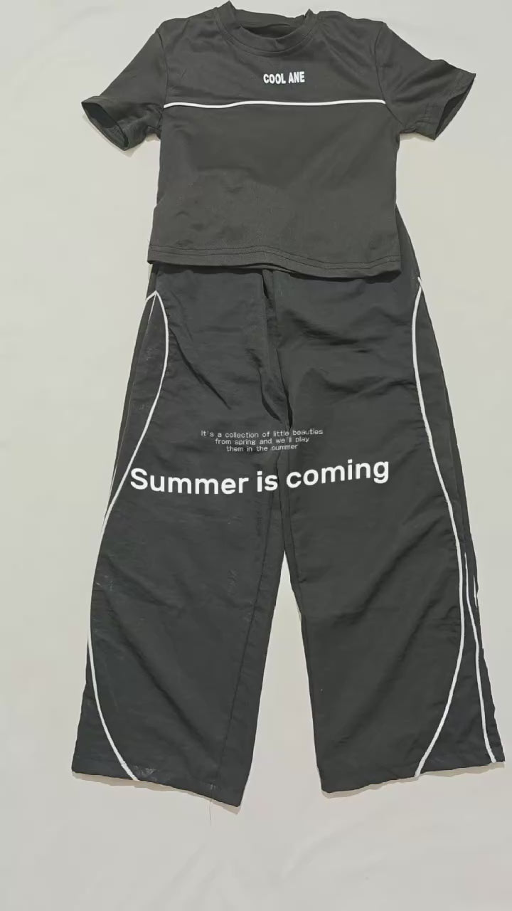 Summer Street Style Casual Outfit for Teenage Girls: Black T-Shirt + Color-Blocked Wide-Leg Pants Two-Piece Set, Stylish and Fashionable, Suitable for Children Aged 5-13, Versatile for Home, Leisure, and Outings